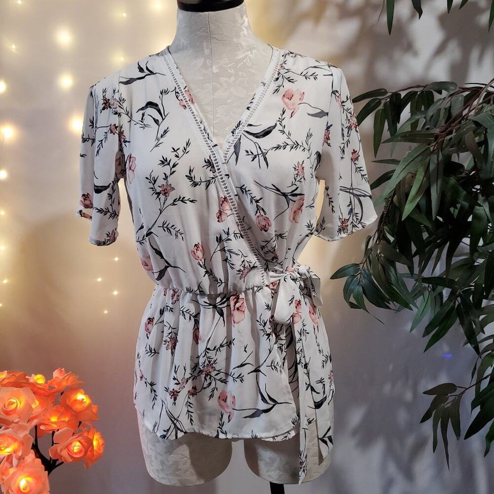 Sienna Sky Floral Flutter Sleeve Embroidered Tie Short Sleeve Blouse XS EUC